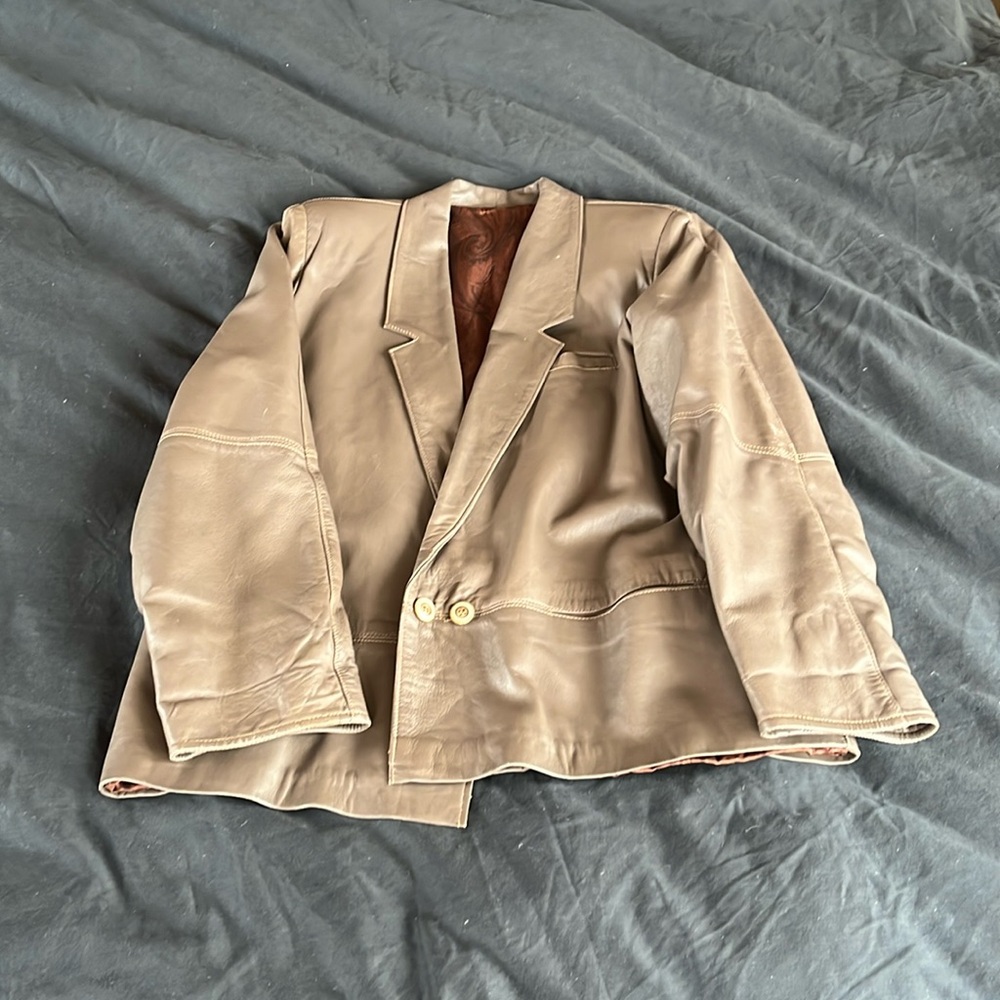 Vintage leather jacket lined,with shoulder pads